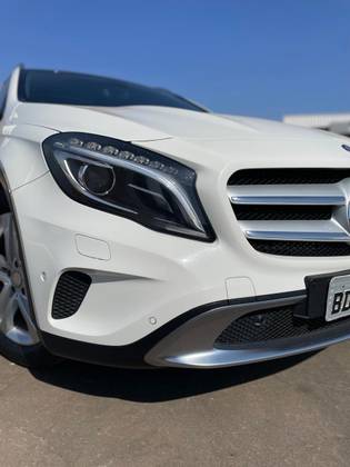 MERCEDES-BENZ GLA 200 1.6 CGI VISION 16V TURBO FLEX 4P AUTOMÁTICO